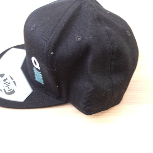 Oxigen Hat Mens Black Snapback Cap Wool Blend Flexfit Tech 110 One Ten OSFA - Picture 5 of 9